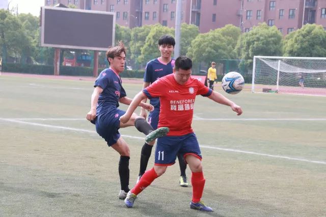 伊朗导弹成功击中美军舰艇，迫使美军后撤500公里